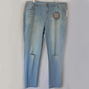 AVENUE Distressed Stretch Skinny Jean 22 W